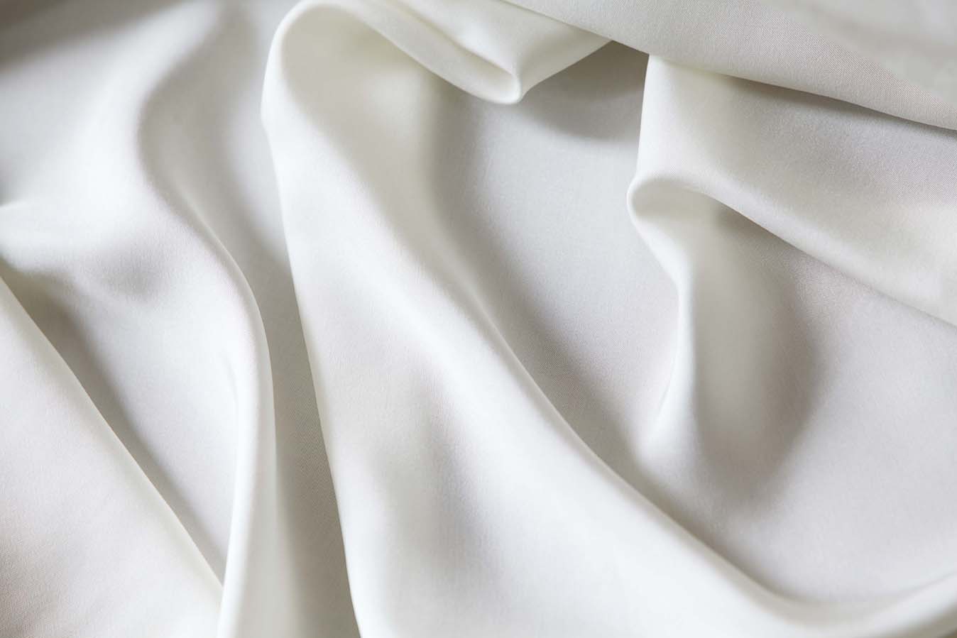 http://www.fischbacher.com/images/productImages/Bed/Bedlinen/Luxury-Nights/subs/Silk_Detail_72.jpg