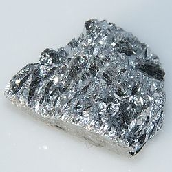 http://upload.wikimedia.org/wikipedia/commons/thumb/5/5c/Antimony-4.jpg/250px-Antimony-4.jpg